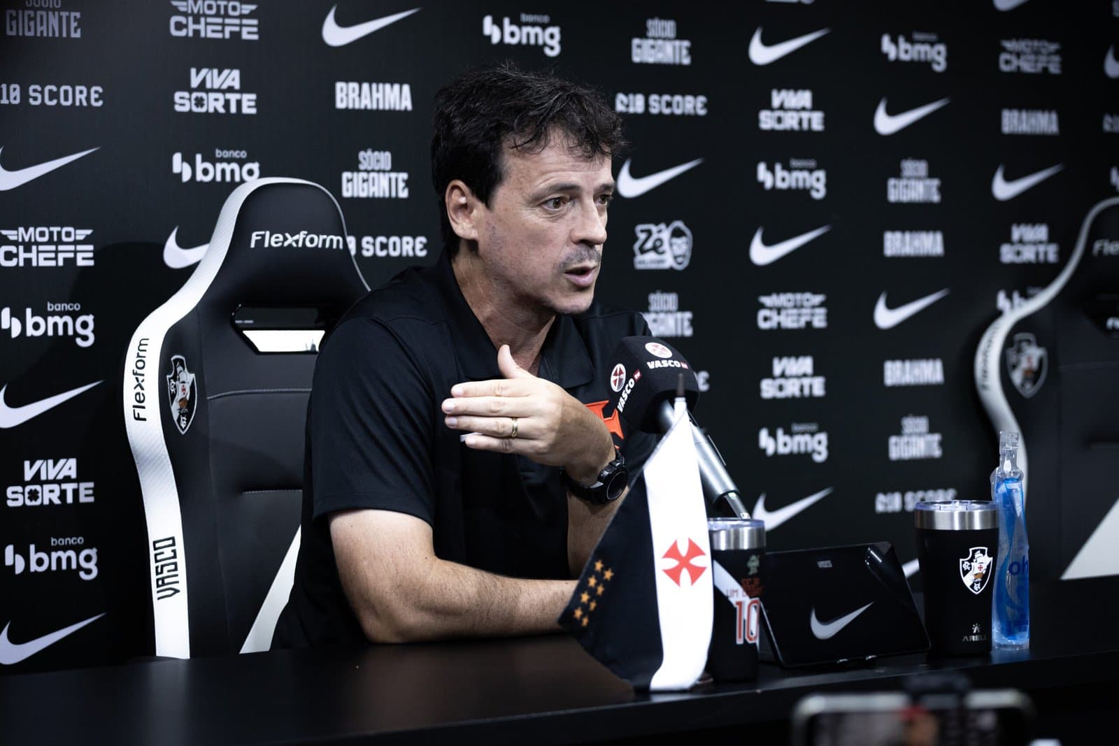 Fernando Diniz é demitido do Vasco, após derrota para o Fluminense